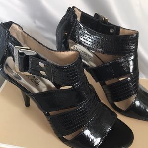 Sexy black patent leather t strap sandals
